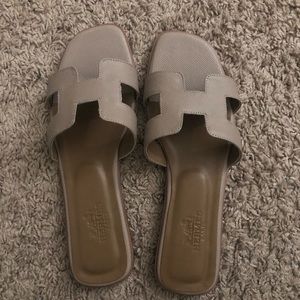 Dupe sandals